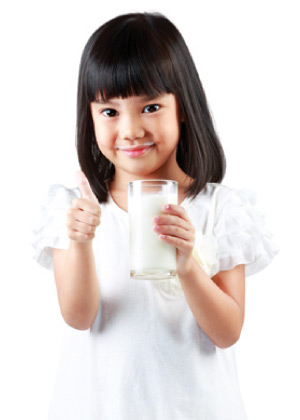 young-girl-drinking-milk