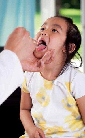 doctor-checking-tonsils